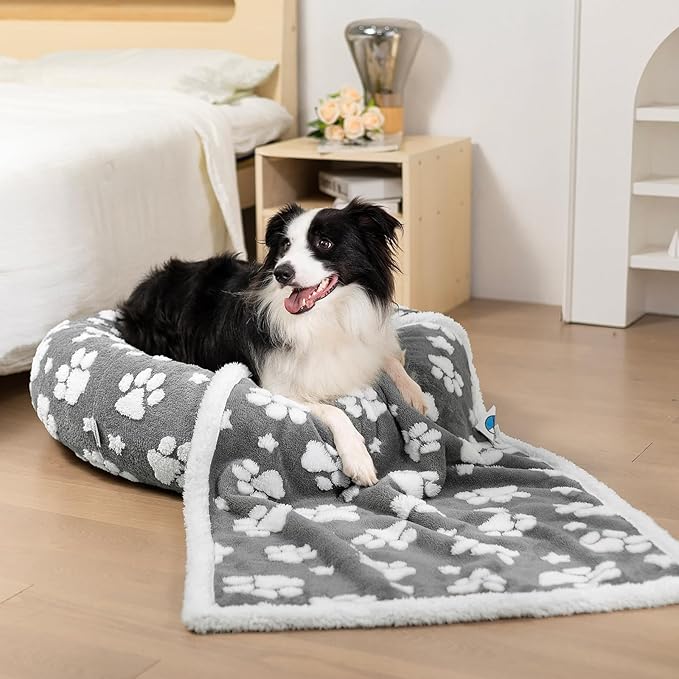 Donut Dog Beds for Medium Dogs, Calming Round Cat Beds for Indoor Cats, Cute 3D Textured Paw Pet Bed with Removable Washable Cover and Anti-Slip Bottom（Grey，30"）